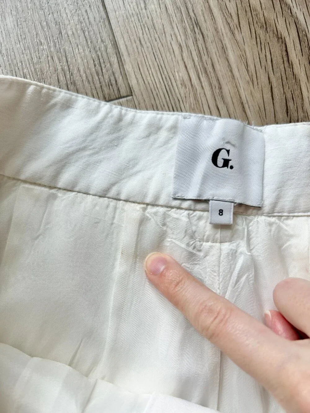 G. Label by Goop High Waisted Edlin Tailored Linen Shorts in White Size 8 - Picture 7 of 10